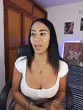 Snapshot of charlotte_bayron02 chatting on 06/05/26, 12:17 charlotte bayron02 online show from 06/05/26, 12:17