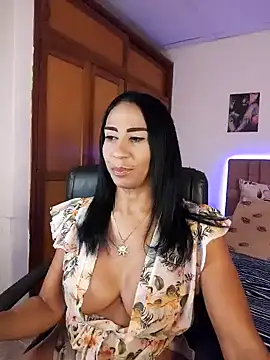 Snapshot of charlotte_bayron02 chatting on 06/07/26, 12:59 charlotte bayron02 online show from 06/07/26, 12:59