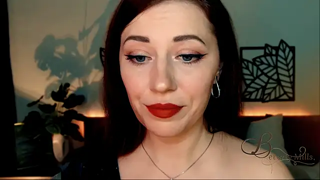 Snapshot of MissBeverlyMills chatting on 12/06/24, 09:43 MissBeverlyMills online show from 12/06/24, 09:43