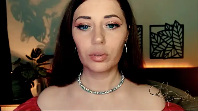 Snapshot of MissBeverlyMills chatting on 12/07/24, 02:13 MissBeverlyMills online show from 12/07/24, 02:13