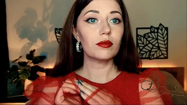 Snapshot of MissBeverlyMills chatting on 12/08/24, 11:46 MissBeverlyMills online show from 12/08/24, 11:46