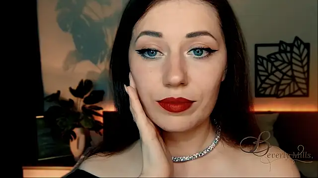 Snapshot of MissBeverlyMills chatting on 12/12/24, 06:42 MissBeverlyMills online show from 12/12/24, 06:42