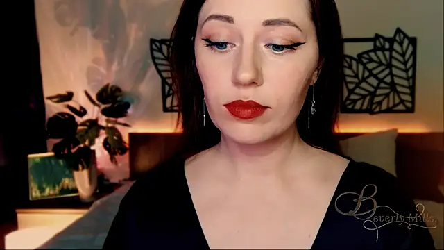 Snapshot of MissBeverlyMills chatting on 12/13/24, 05:54 MissBeverlyMills online show from 12/13/24, 05:54
