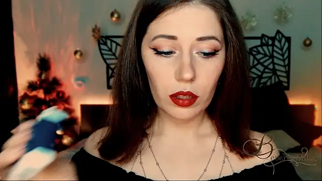 Snapshot of MissBeverlyMills chatting on 12/21/24, 06:12 MissBeverlyMills online show from 12/21/24, 06:12