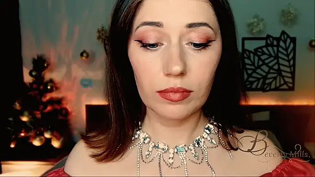 Snapshot of MissBeverlyMills chatting on 12/25/24, 08:17 MissBeverlyMills online show from 12/25/24, 08:17