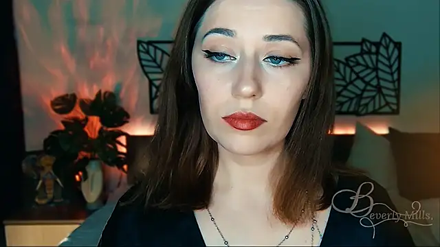 Snapshot of MissBeverlyMills chatting on 01/17/25, 07:27 MissBeverlyMills online show from 01/17/25, 07:27