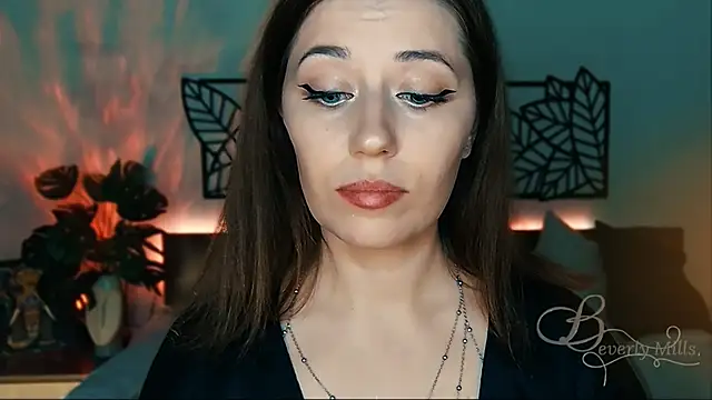 Snapshot of MissBeverlyMills chatting on 01/17/25, 10:34 MissBeverlyMills online show from 01/17/25, 10:34