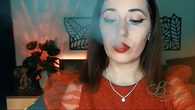 Snapshot of MissBeverlyMills chatting on 01/18/25, 10:28 MissBeverlyMills online show from 01/18/25, 10:28