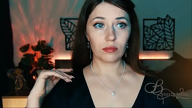 Snapshot of MissBeverlyMills chatting on 01/25/25, 06:13 MissBeverlyMills online show from 01/25/25, 06:13