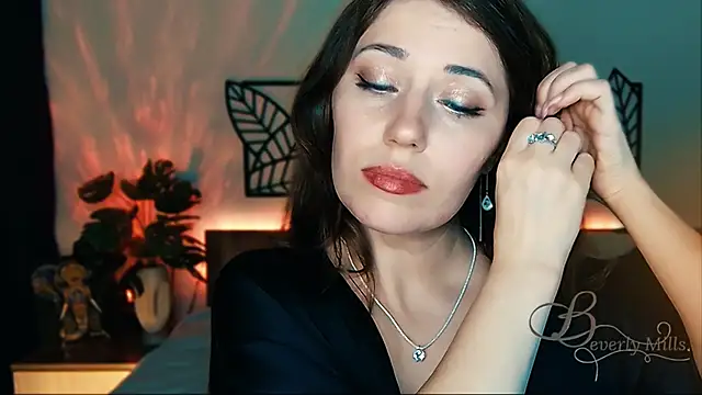 Snapshot of MissBeverlyMills chatting on 01/25/25, 09:46 MissBeverlyMills online show from 01/25/25, 09:46