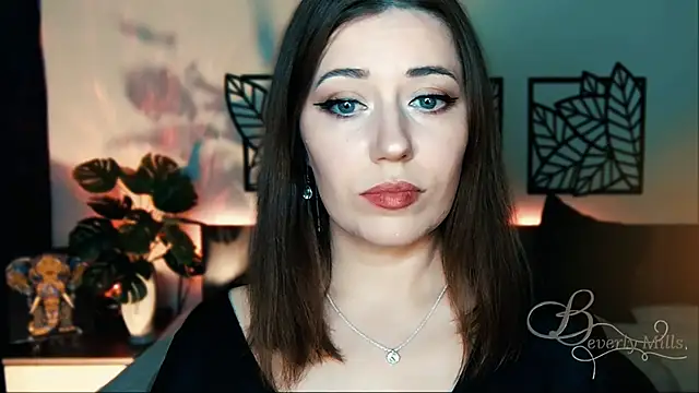 Snapshot of MissBeverlyMills chatting on 02/10/25, 05:41 MissBeverlyMills online show from 02/10/25, 05:41