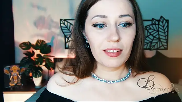 Snapshot of MissBeverlyMills chatting on 02/13/25, 12:11 MissBeverlyMills online show from 02/13/25, 12:11
