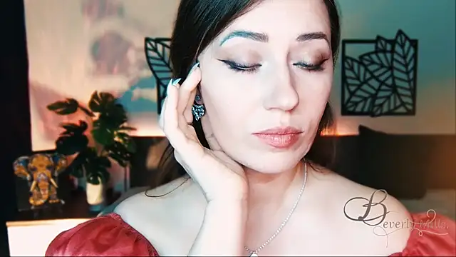 Snapshot of MissBeverlyMills chatting on 02/19/25, 09:17 MissBeverlyMills online show from 02/19/25, 09:17