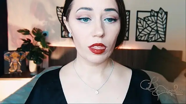 Snapshot of MissBeverlyMills chatting on 02/21/25, 11:01 MissBeverlyMills online show from 02/21/25, 11:01