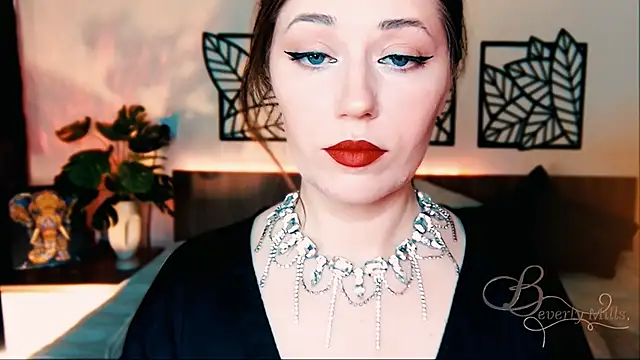 Snapshot of MissBeverlyMills chatting on 03/01/25, 06:03 MissBeverlyMills online show from 03/01/25, 06:03