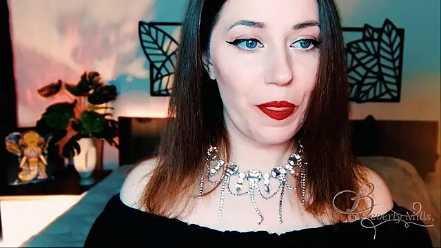 Snapshot of MissBeverlyMills chatting on 03/01/25, 10:55 MissBeverlyMills online show from 03/01/25, 10:55