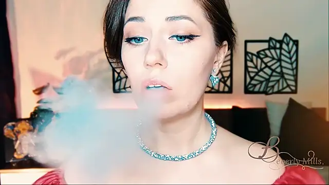 Snapshot of MissBeverlyMills chatting on 03/05/25, 12:55 MissBeverlyMills online show from 03/05/25, 12:55