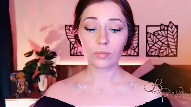 Snapshot of MissBeverlyMills chatting on 03/08/25, 12:52 MissBeverlyMills online show from 03/08/25, 12:52