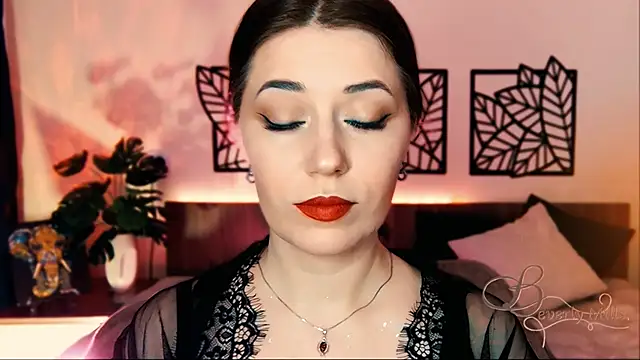 Snapshot of MissBeverlyMills chatting on 03/09/25, 08:07 MissBeverlyMills online show from 03/09/25, 08:07