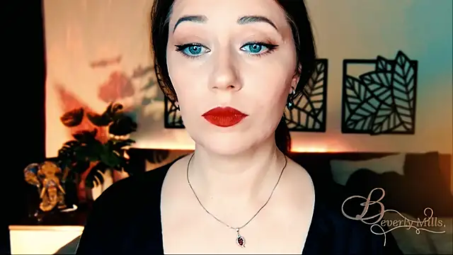 Snapshot of MissBeverlyMills chatting on 03/20/25, 10:10 MissBeverlyMills online show from 03/20/25, 10:10