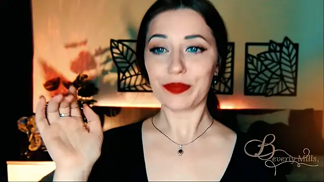 Snapshot of MissBeverlyMills chatting on 03/20/25, 03:04 MissBeverlyMills online show from 03/20/25, 03:04