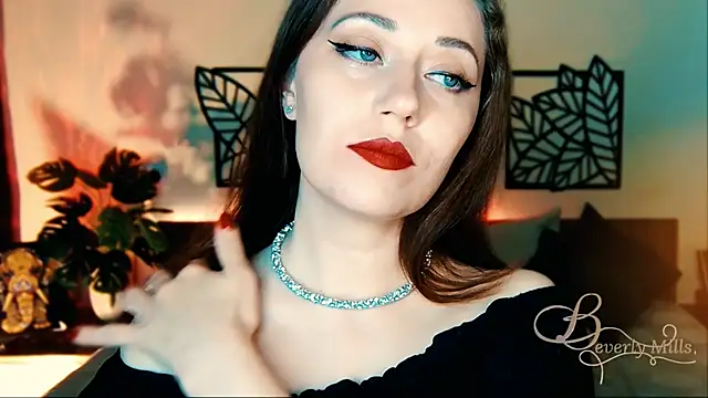 Snapshot of MissBeverlyMills chatting on 03/22/25, 08:48 MissBeverlyMills online show from 03/22/25, 08:48