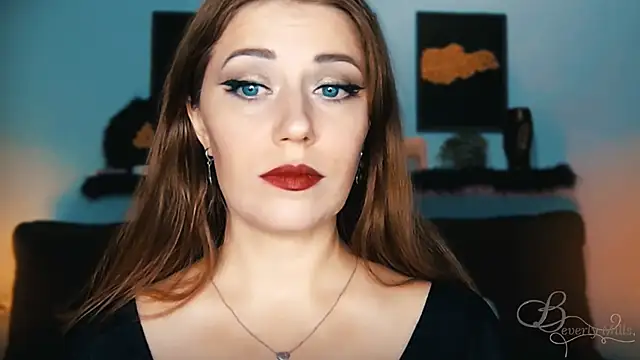 Snapshot of MissBeverlyMills chatting on 09/14/25, 08:13 MissBeverlyMills online show from 09/14/25, 08:13