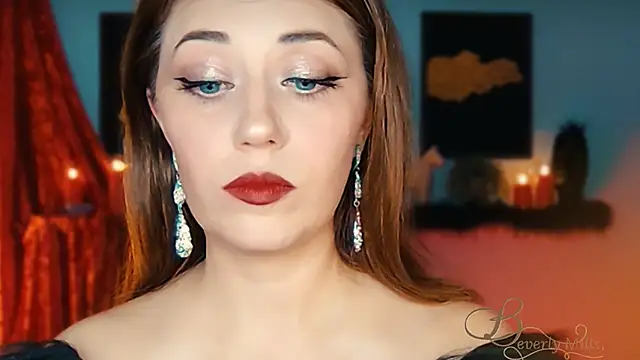 Snapshot of MissBeverlyMills chatting on 10/19/25, 09:26 MissBeverlyMills online show from 10/19/25, 09:26