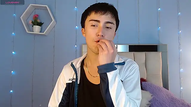 santi-fabulous online show from 12/03/24, 09:23