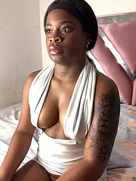 Snapshot of Tamara_Lubezkii chatting on 01/16/25, 12:23 Tamara Lubezkii online show from 01/16/25, 12:23