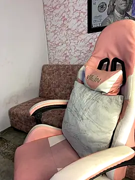 Snapshot of Tamara_Lubezkii chatting on 09/17/25, 05:47 Tamara Lubezkii online show from 09/17/25, 05:47