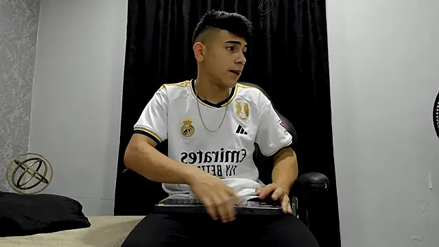 andrew rose  online show from 01/16/25, 08:25