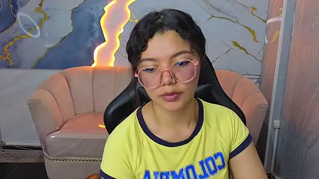 victoria castillo b online show from 04/14/26, 07:42