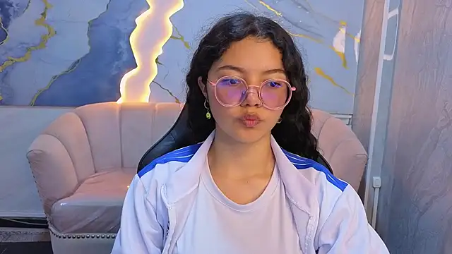 victoria castillo b online show from 04/20/26, 07:37