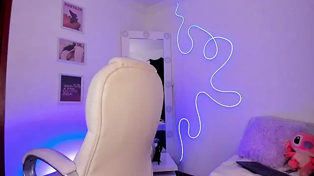 JulietaBomGV online show from 03/19/25, 11:47