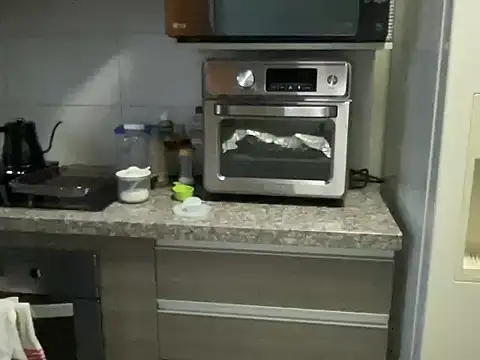 littlelatinhunter online show from 12/23/25, 11:08