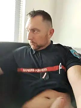 Snapshot of Au_plaisir_des_femmes chatting on 10/07/25, 02:58 Au plaisir des femmes online show from 10/07/25, 02:58