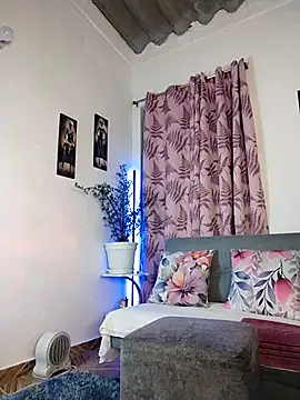 Charlotte Bayron online show from 03/10/25, 12:51