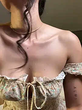 Snapshot of Irish_Collins chatting on 02/26/25, 01:00 Irish Collins online show from 02/26/25, 01:00