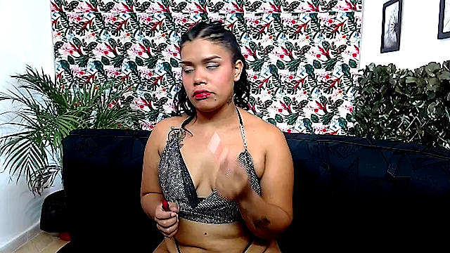 Snapshot of Wendy_Hot_ chatting on 12/04/24, 04:32 Wendy Hot online show from 12/04/24, 04:32