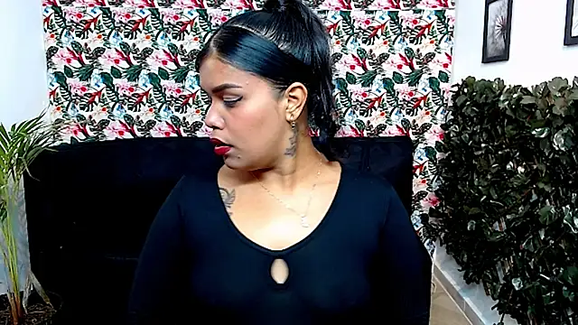 Snapshot of Wendy_Hot_ chatting on 12/28/24, 05:02 Wendy Hot online show from 12/28/24, 05:02