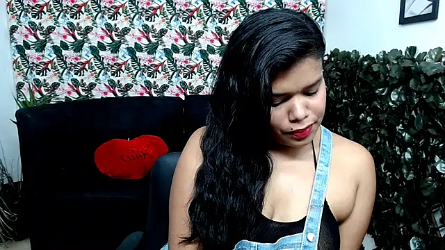 Snapshot of Wendy_Hot_ chatting on 02/12/25, 07:23 Wendy Hot online show from 02/12/25, 07:23