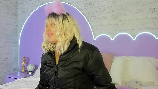 Giaa Ross online show from 11/23/25, 07:52