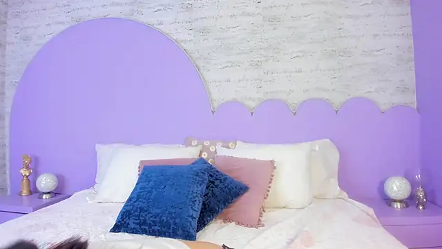 Giaa Ross online show from 11/24/25, 07:35