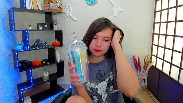 Snapshot of Lina_Brownie chatting on 12/07/24, 01:58 Lina Brownie online show from 12/07/24, 01:58