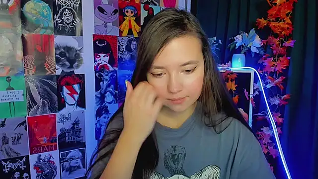 Snapshot of Lina_Brownie chatting on 12/13/24, 02:10 Lina Brownie online show from 12/13/24, 02:10