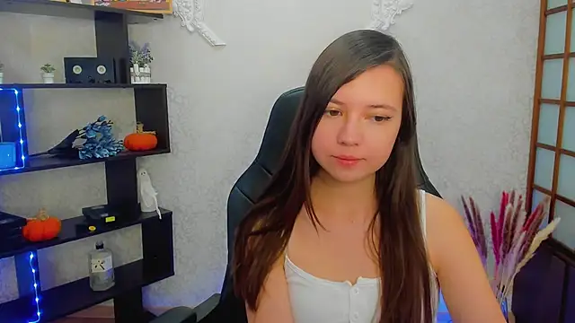 Snapshot of Lina_Brownie chatting on 12/15/24, 02:08 Lina Brownie online show from 12/15/24, 02:08