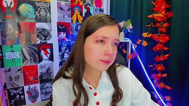 Snapshot of Lina_Brownie chatting on 12/18/24, 02:42 Lina Brownie online show from 12/18/24, 02:42