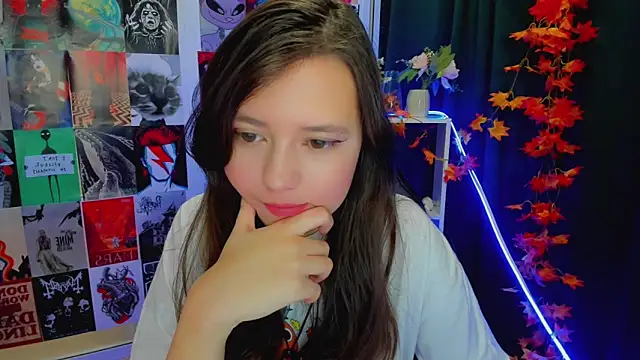 Snapshot of Lina_Brownie chatting on 12/19/24, 02:34 Lina Brownie online show from 12/19/24, 02:34