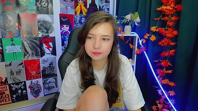 Snapshot of Lina_Brownie chatting on 12/20/24, 02:19 Lina Brownie online show from 12/20/24, 02:19